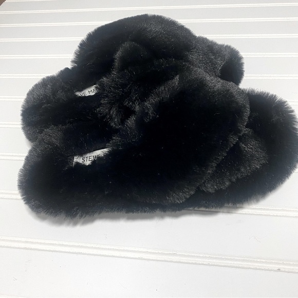 Steve Madden Fluffy Cozy Crisscrossed Slippers Women’s NWOT Excellent Condition - Picture 3 of 5